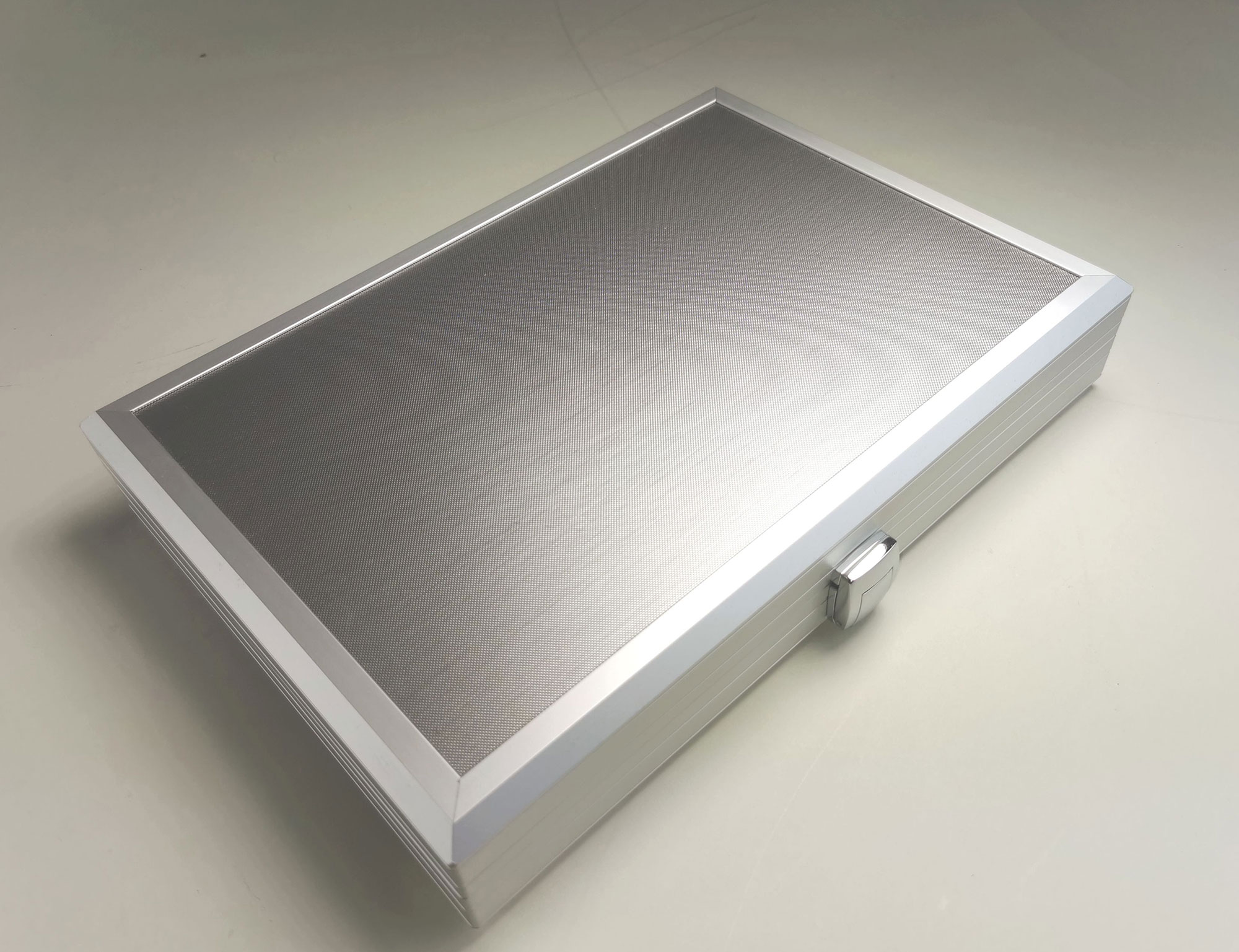 SOLID-LITE ETUI aluminum case silver